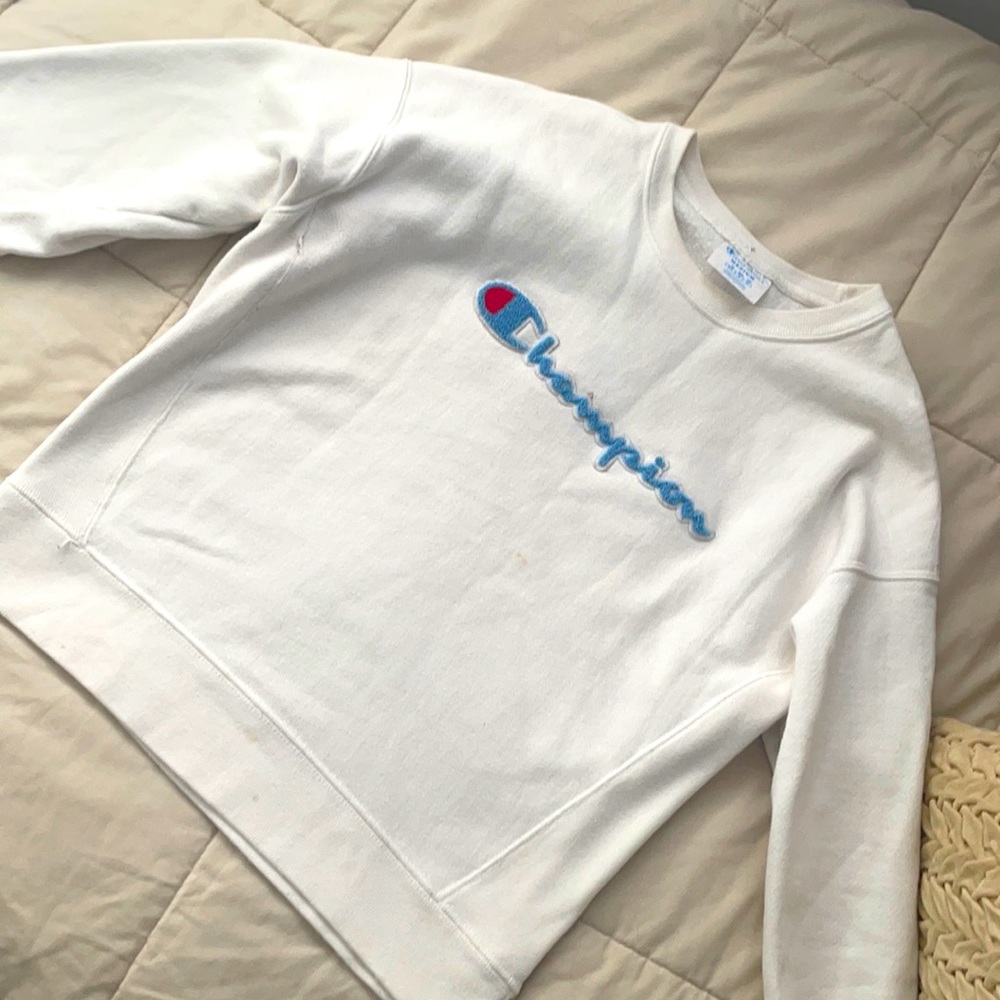 Champion Crew Neck with light blue lettering. Perfect for fall🍂
